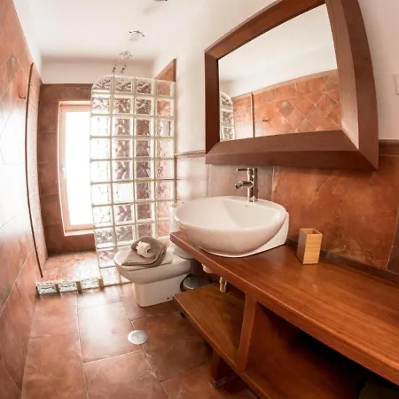 Апартаменти Kura *